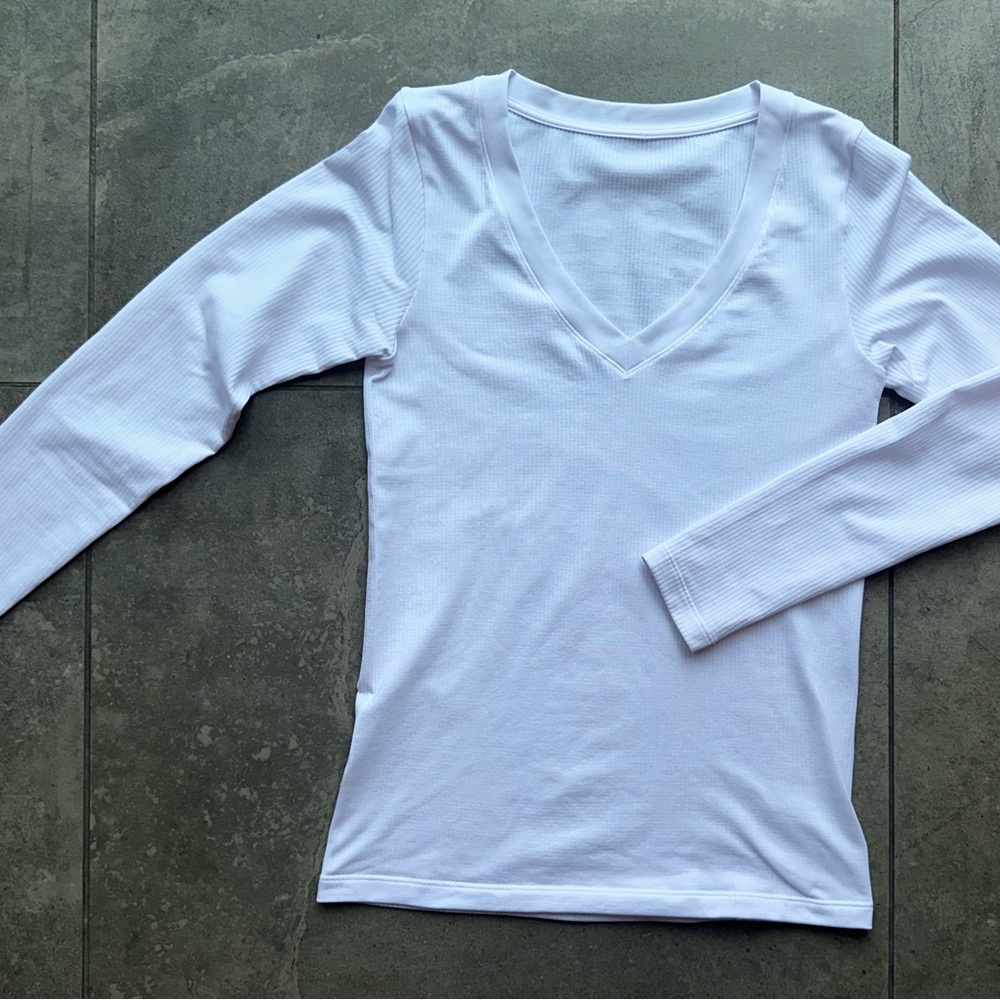 Athleta cool White V-Neck Long Sleeve Top